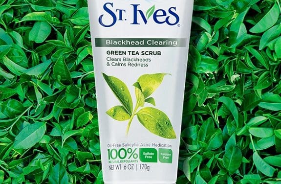 ผิวใสไร้สิว เพราะเพิ่มสครับชาเขียวคู่ใจ กับ St. Ives Blackhead Clearing Green Tea Scrub