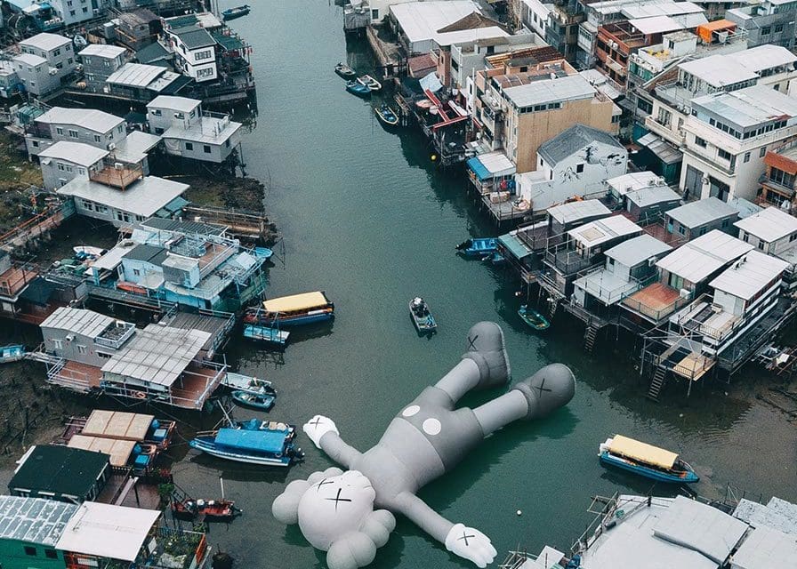 ชิลรับหน้าร้อนกับ KAWS : HOLIDAY ที่อ่าววิคตอเรีย ฮ่องกง