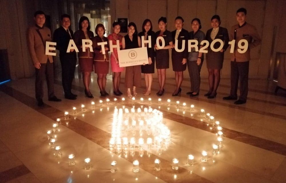 โรงแรมเดอะ เบอร์เคลีย์ ประตูน้ำ พร้อมพนักงานของโรงแรมฯ ร่วมทำกิจกรรม “60+ Earth Hour” ลดโลกร้อน โดยปิดไฟ 1 ชั่วโมง