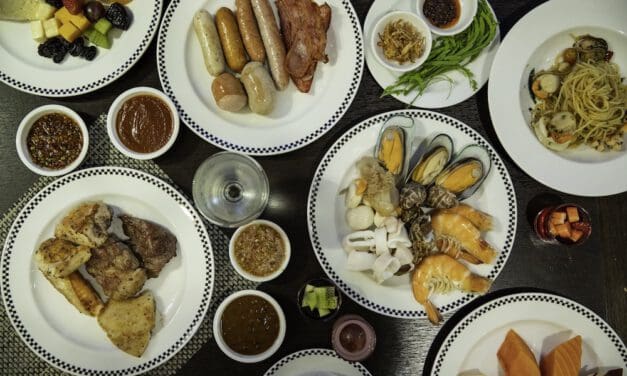 อิ่มอร่อยกับสเต๊กไนท์บุฟเฟ่ต์ ทุกคืนวันพุธ และวันเสาร์ ณ ห้องอาหารแคลิฟอร์เนีย สเต็ก โรงแรมคาราเวล เฮ้าส์ ศรีราชา