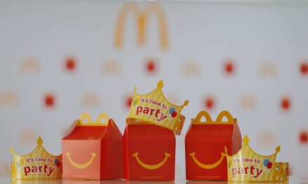 แมคโดนัลด์ ประเทศไทย สานต่อ ‘McDonald’s Touch of Smile’ จากแนวคิด ‘Inclusion’ สู่กิจกรรมเพื่อสังคม ‘Community Month’ เปลี่ยนอักษรเบรลล์บนกล่อง Happy Meal เป็นพลังใจ…เพื่อน้องๆ โรงเรียนสอนคนตาบอดกรุงเทพฯ