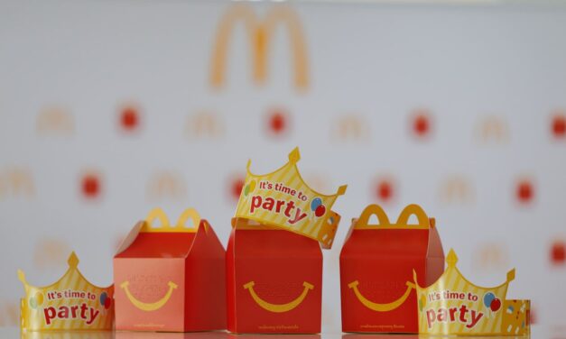 แมคโดนัลด์ ประเทศไทย สานต่อ ‘McDonald’s Touch of Smile’ จากแนวคิด ‘Inclusion’ สู่กิจกรรมเพื่อสังคม ‘Community Month’ เปลี่ยนอักษรเบรลล์บนกล่อง Happy Meal เป็นพลังใจ…เพื่อน้องๆ โรงเรียนสอนคนตาบอดกรุงเทพฯ