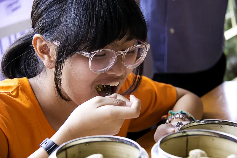 สายแข็งห้ามพลาด! “กระบี่ติ่มซำ” ท้านักกินทั่วทิศ  เปิดรอบแรกแข่งกินขนมจีบ “กินจุ กินไว” สุดคึกคัก