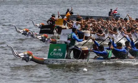 วันที่สองของการแข่งขันเรือยาวช้างไทย ชิงถ้วยพระราชทานสมเด็จพระเจ้าอยู่หัว คึกคักต่อเนื่อง นักกีฬาเตรียมลุ้นเข้าชิงวันสุดท้าย