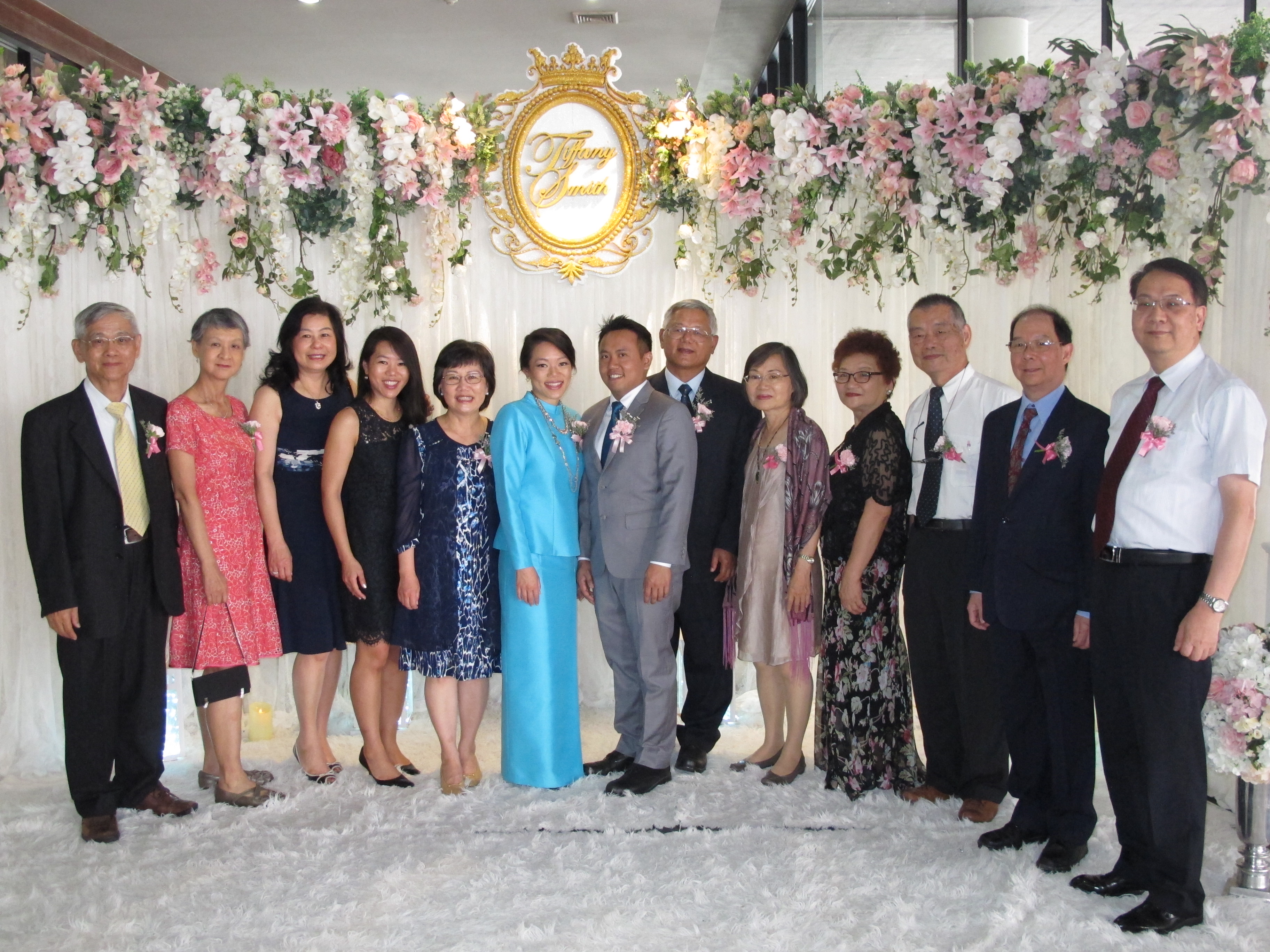 ร่วมแสดงความยินดีในงานมงคลสมรส นักธุรกิจหนุมชาวไทย กับ แพทย์หญิง ชาวจีน