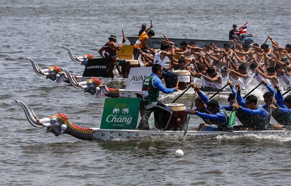 วันที่สองของการแข่งขันเรือยาวช้างไทย ชิงถ้วยพระราชทานสมเด็จพระเจ้าอยู่หัว คึกคักต่อเนื่อง นักกีฬาเตรียมลุ้นเข้าชิงวันสุดท้าย