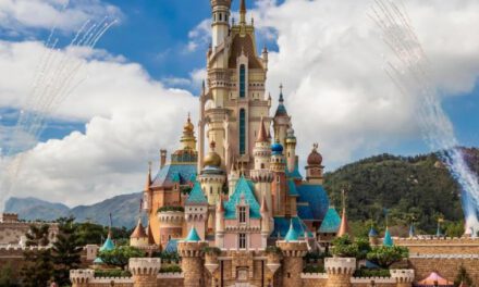 ฮ่องกงดิสนีย์แลนด์ รีสอร์ท ฉลองครบรอบ 15 ปี พร้อมเปิดตัว Castle of Magical Dreams