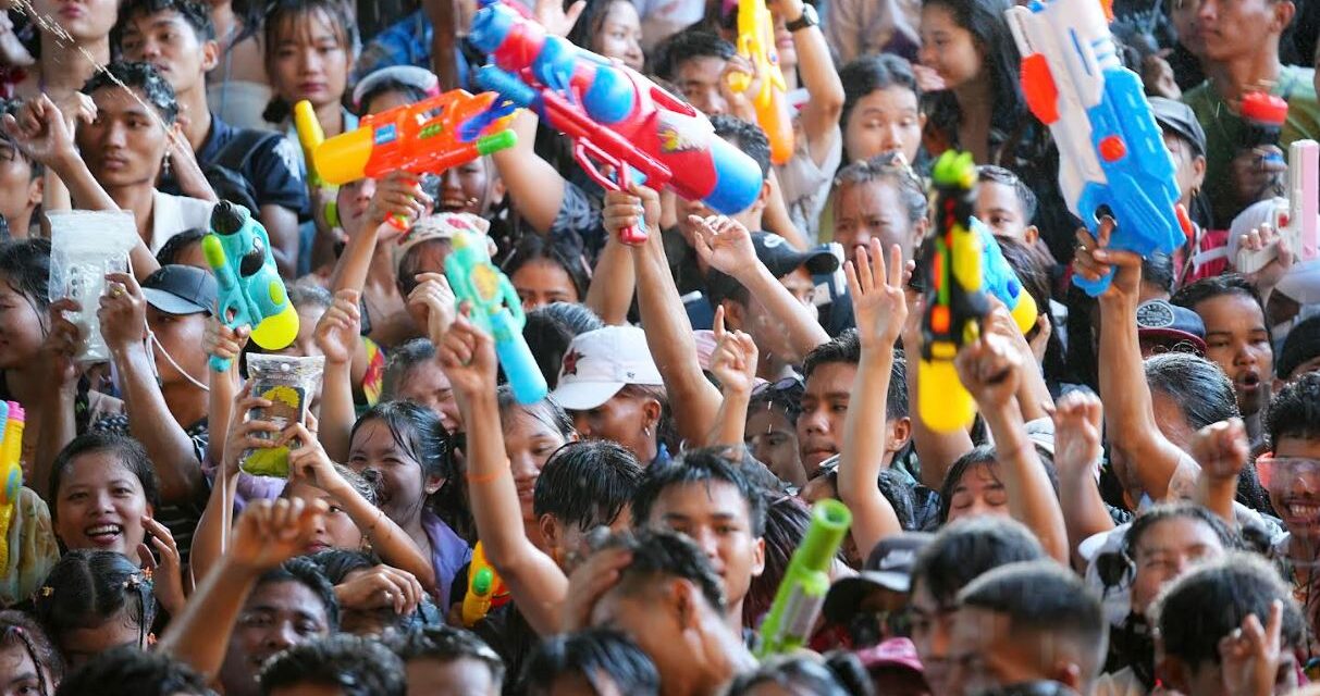 ผู้ว่าฯ ททท. ปลื้มสงกรานต์ไทย 2569 คึกคักทั่วประเทศ นักท่องเที่ยวชาวไทย-ต่างชาติเข้าร่วมงานท่วมท้น คาดสถานการณ์ท่องเที่ยวเทศกาลสงกรานต์ทั่วประเทศ สร้างรายได้รวมกว่า 30,350 ล้านบาท