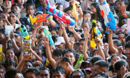 ผู้ว่าฯ ททท. ปลื้มสงกรานต์ไทย 2569 คึกคักทั่วประเทศ นักท่องเที่ยวชาวไทย-ต่างชาติเข้าร่วมงานท่วมท้น คาดสถานการณ์ท่องเที่ยวเทศกาลสงกรานต์ทั่วประเทศ สร้างรายได้รวมกว่า 30,350 ล้านบาท